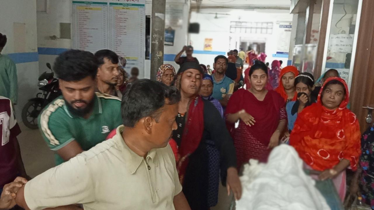 ফুটবল খেলার বিরোধে নড়াইলে বৃদ্ধকে কুপিয়ে হত্যা